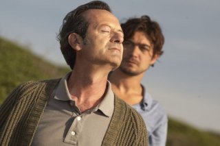 Una piccola impresa meridionale: Riccardo Scamarcio (fuori fuoco) in una scena del film con Rocco Papaleo