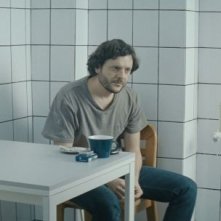 When Evening Falls on Bucharest or Metabolism: Bogdan Dumitrache in una scena