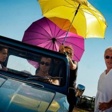 Anni felici: il regista Daniele Luchetti insieme a Kim Rossi Stuart e Micaela Ramazzotti sul set