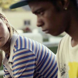 Short Term 12: Brie Larson in una scena del film con Keith Stanfield