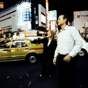 Bill Murray con Scarlett Johansson in Lost in Translation - L'amore tradotto