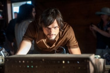 jOBS: Ashton Kutcher è Steve Jobs nella biopic del 2013