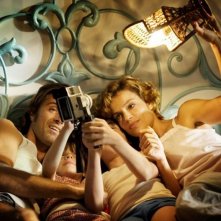 Anni felici: Kim Rossi Stuart e Micaela Ramazzotti insieme ai loro bambini in una scena del film