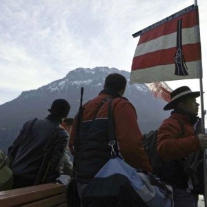 Heritage: una scena del documentario sulla fascinazione per le armi in Svizzera