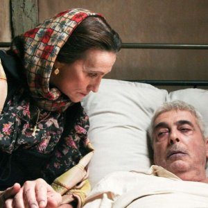 If I Were a Thief...I'd Steal: Isabel Ruth e Luís Miguel Cintra in una scena