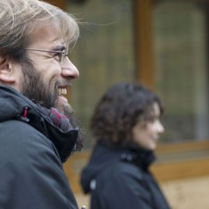 Indebito: il regista Andrea Segre sul set del documentario sui rebetes, i cantanti del rebetiko, il blues ellenico