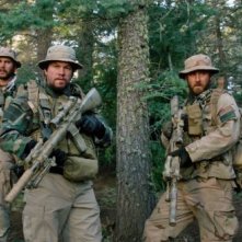 Lone Survivor: Taylor Kitsch, Mark Wahlberg, Ben Foster e Emile Hirsch sono i Navy Seals in una scena