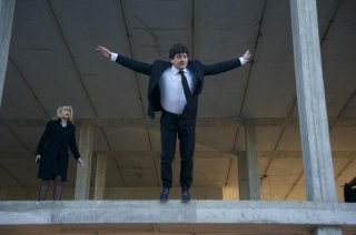 Aspirante vedovo: Luciana Littizzetto e Fabio De Luigi in una scena della commedia