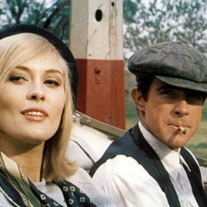 Warren Beatty e Faye Dunaway in una scena di Gangster Story