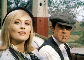 Warren Beatty e Faye Dunaway in una scena di Gangster Story