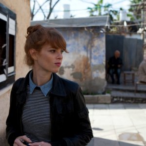 Ana Arabia: la protagonista Yuval Scharf in una scena