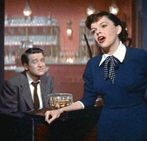 Judy Garland in una scena del film È nata una stella