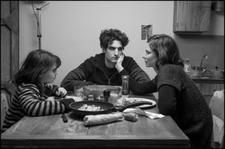 La jalousie: Louis Garrel e Anna Mouglalis in una scena familiare