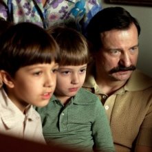 Walesa. Man of Hope: Robert Wieckiewicz è Lech Walesa in una scena del film con i suoi figli