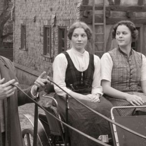 Die andere Heimat: Maximilian Scheidt con Antonia Bill e Philine Lembeck