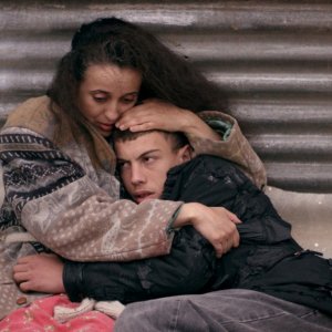 The Rooftops: Amal Kateb in una scena tratta dal film di Merzak Allouache