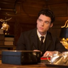 Une promesse: Richard Madden in una scena