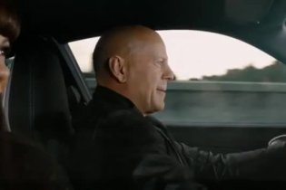 Clip 'Inseguimento per le strade di Parigi' - Red 2