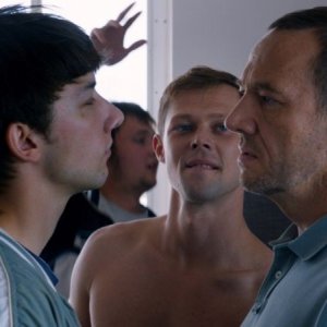 Eastern Boys: Kirill Emelyanov, Olivier Rabourdin e Danil Vorobyev in una scena