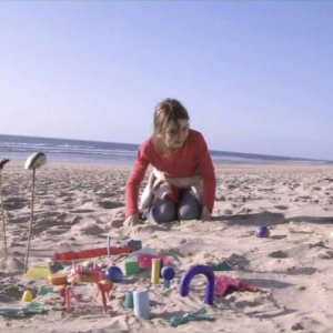 Je m'appelle Hmmm...: la piccola Lou-Léila Demerliac in una scena