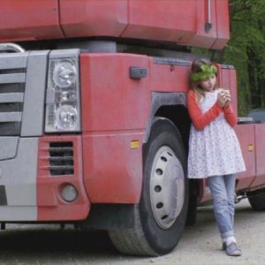 Je m'appelle Hmmm...: Lou-Léila Demerliac in una scena