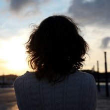 La vida después: María Renée Prudencio di spalle in una scena