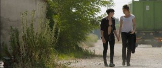 Piccola patria: Roberta Da Soller insieme a Maria Roveran in una scena del film