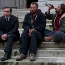Still Life: Eddie Marsan in una bizzarra scena del film