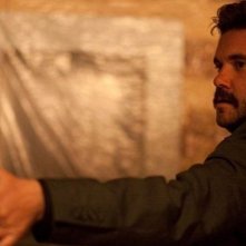 The Sacrament: Aj Bowen in una scena