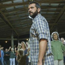 The Sacrament: Aj Bowen in una scena dell'horror