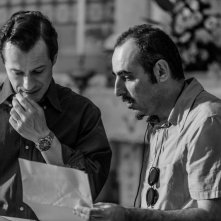 L'arbitro: il regista del film Paolo Zucca sul set con Stefano Accorsi