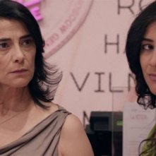 May in the Summer: Hiam Abbass in una scena con Nadine Malouf in una scena