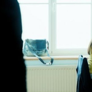 Nemico di classe: una scena del dramma ambientato tra i banchi di scuola