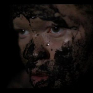 White Shadow: Hamis Bazili in una scena