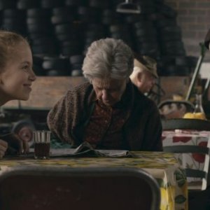 Zoran, il mio nipote scemo: Ariella Reggio con Rok Prašnikar in una scena del film