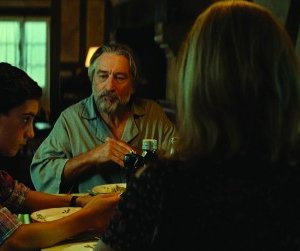 The Family: Dianna Agron, Robert De Niro, Michelle Pfeiffer e John D'Leo a tavola