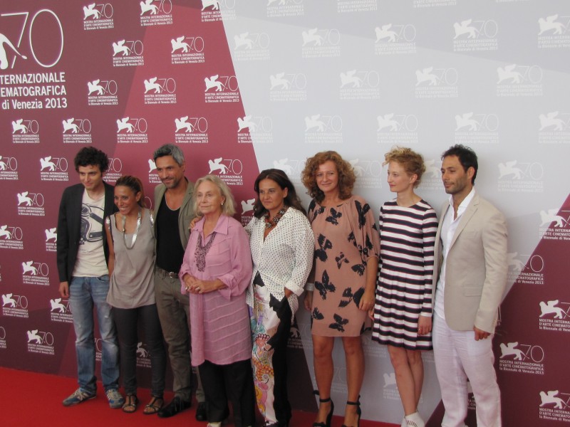 Emma Dante Con Il Cast Di Via Castellana Bandiera Alla Mostra Di Venezia 2013 284099