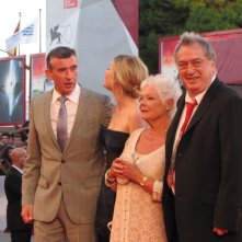 Philomena: Stephen Frears con Judi Dench, Steve Coogan e Sophie Kennedy Clark presentano il film a Venezia, sul red carpet