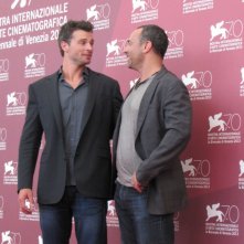 Il Regista Peter Landesman E Tom Welling Presentano Il Film Parkland Alla Mostra Di Venezia 2013 284332