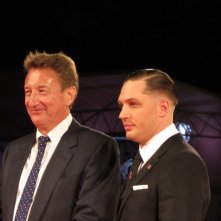 Locke: Tom Hardy presenta il film a Venezia 2013, sul red carpet accanto al regista Steven Knight