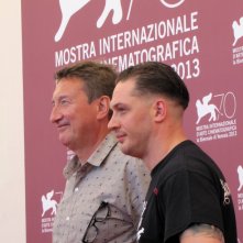 Tom Hardy Presenta Locke Alla Mostra Di Venezia 2013 Accanto Al Regista Steven Knight 284440