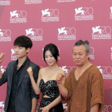 Moebius: Kim Ki-duk presenta il suo film con gli attori Seo Young-ju con Lee Eun-woo alla 70esima Mostra di Venezia, nel 2013