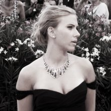 Scarlett Johansson presenta Under the Skin a Venezia 2013 sul red carpet