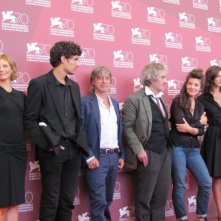 La jalousie Mostra di Venezia, nel 2013: Philippe, Esther e Louis Garrel con Anna Mouglalis, Rebecca Convenant e Jean Louis Aubert