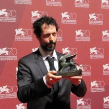 White Shadow Il Regista Noaz Deshe Riceve Il Premio De Laurentiis A Venezia 70 284844
