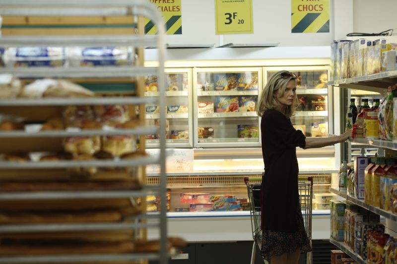 Cose Nostre Malavita Michelle Pfeiffer In Una Scena Al Supermercato 285113