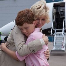 Diana - La storia segreta di Lady D: Naomi Watts abbraccia il piccolo Harry Holland in una scena