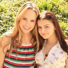 Meaghan Martin e Ariel Winter sul set di Truck Stop