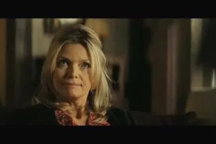 Red Band Trailer - The Family