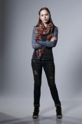 Betrayal: Elizabeth McLaughlin in una foto promozionale della serie
